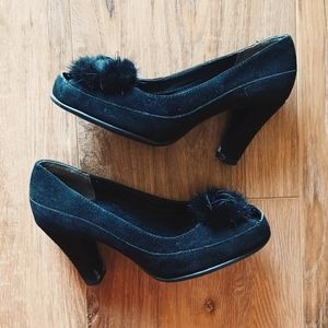 Aerosoles Suede Black Block Heels Pom Pom Rosette Peep Toe Pumps Pinup Retro